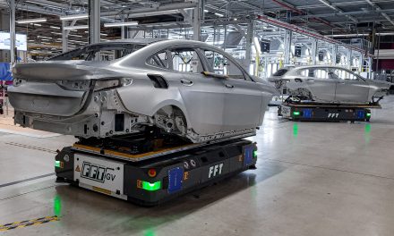 Wireless charging makes continuous operation of driverless transport systems possible