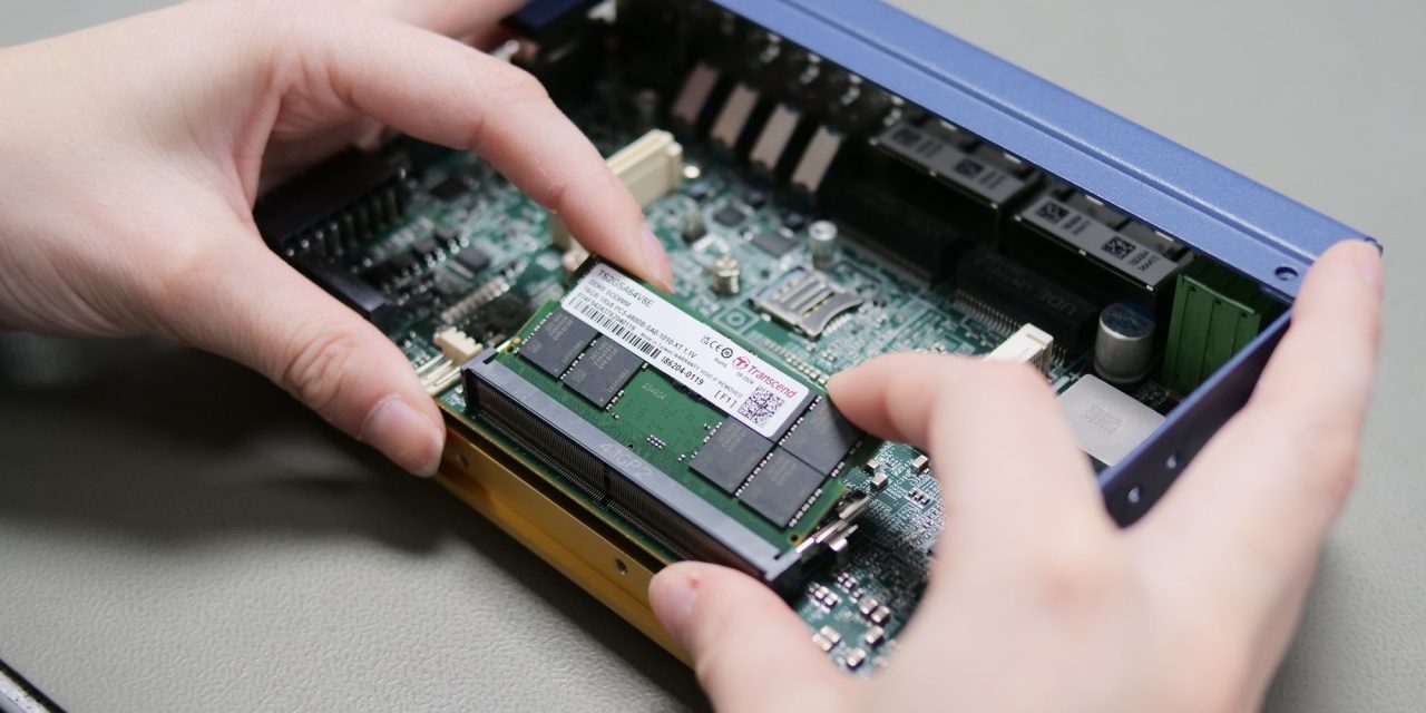 POC-700 Series Embedded Computer from Impulse Embedded