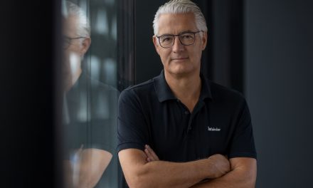 Easy Locking Connector receives POY Award