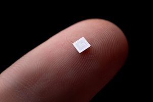 9. Quantum Motion chip on a finger tip Photo Credit Quantum Motion 1 Quantum Motion delivers the industry’s first full-stack silicon CMOS quantum computer