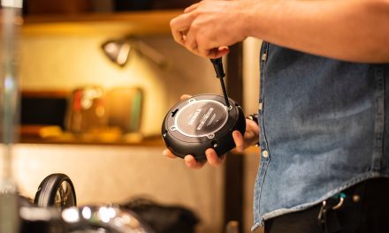 The use of Thermosetting and Thermoplastic Polymers in electronic applications