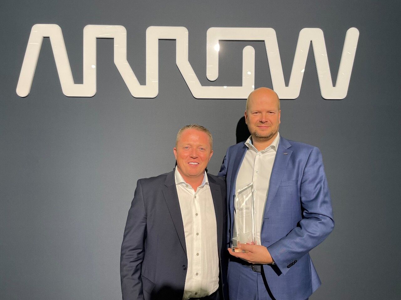 Samtec European Distributor of the Year award 2022 ARP172 LR Arrow Electronics named European Distributor of the Year by Samtec