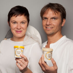 Viktoria Schmidt and Michael Gelhaus nearBees founders Farnell announces new sponsorship and ‘Save the Bees’ design challenge at electronica