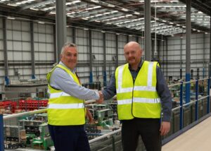 l r Ian Wilson Senior Manager Distribution Sales at Toshiba Simon Meadmore Vice President of Product and Supplier Management at Farnell 002 Farnell expands Toshiba portfolio to support design engineers